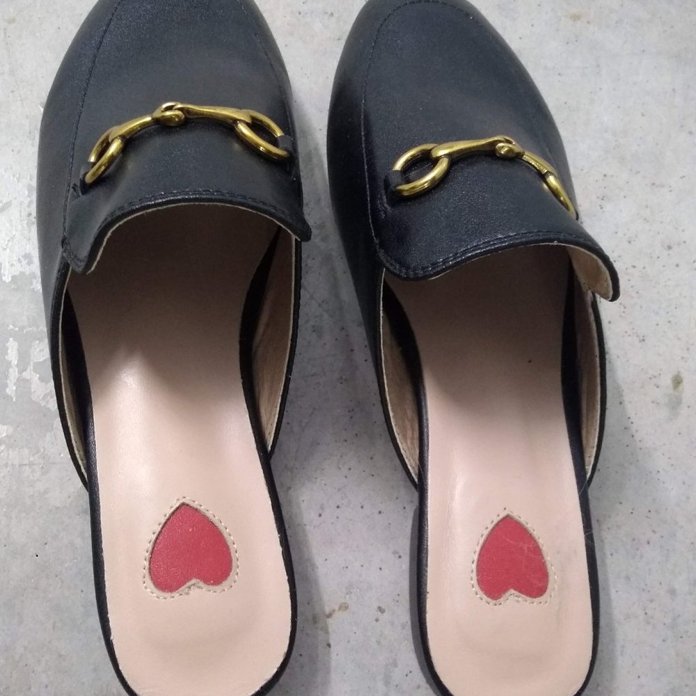 Larosa Style Red Heart Buckle Shoes Mules | Black  | Size 39 (US 8)